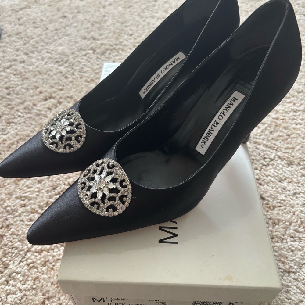 Manolo Blahnik Black Satin Heels w Crystal Size 38 Circlon like new